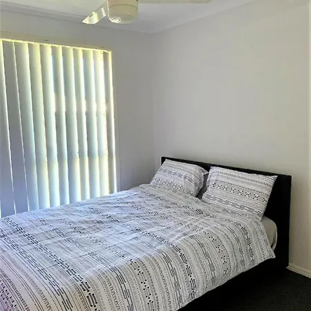 Entire 4Br House Close To Airport Hosted By Homestayz Gladstone Exterior photo