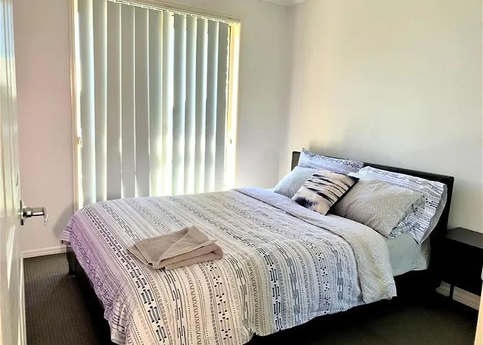 Entire 4Br House Close To Airport Hosted By Homestayz